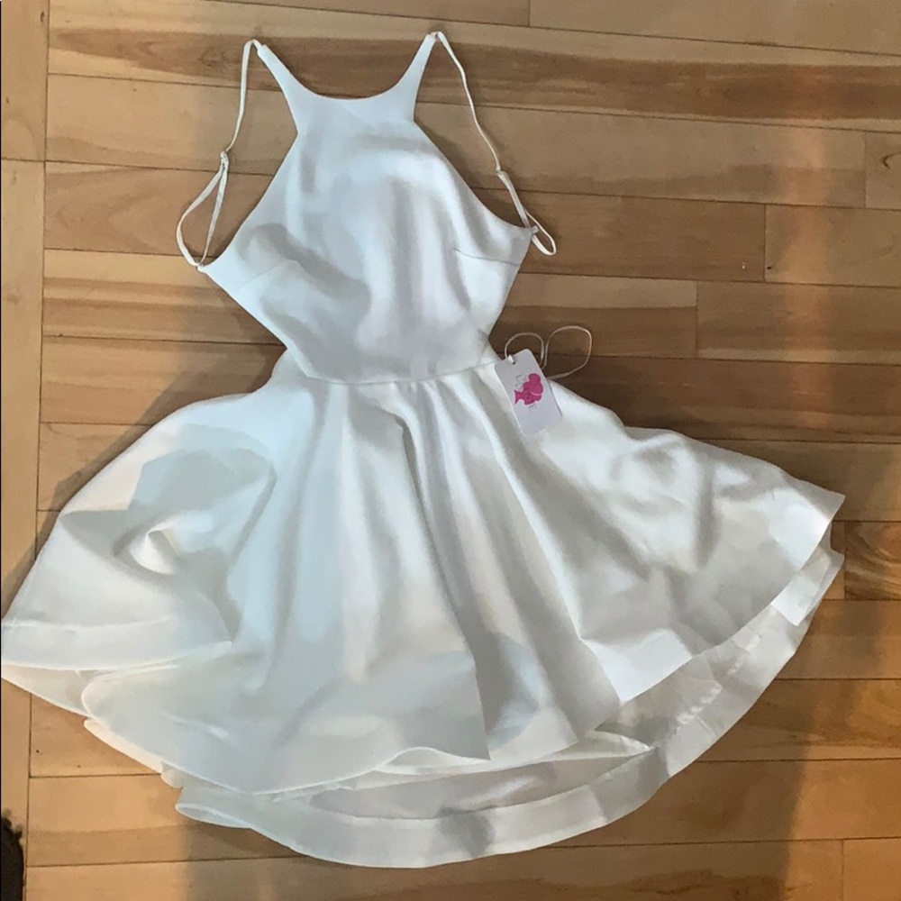 New L’atiste White Backless Dress